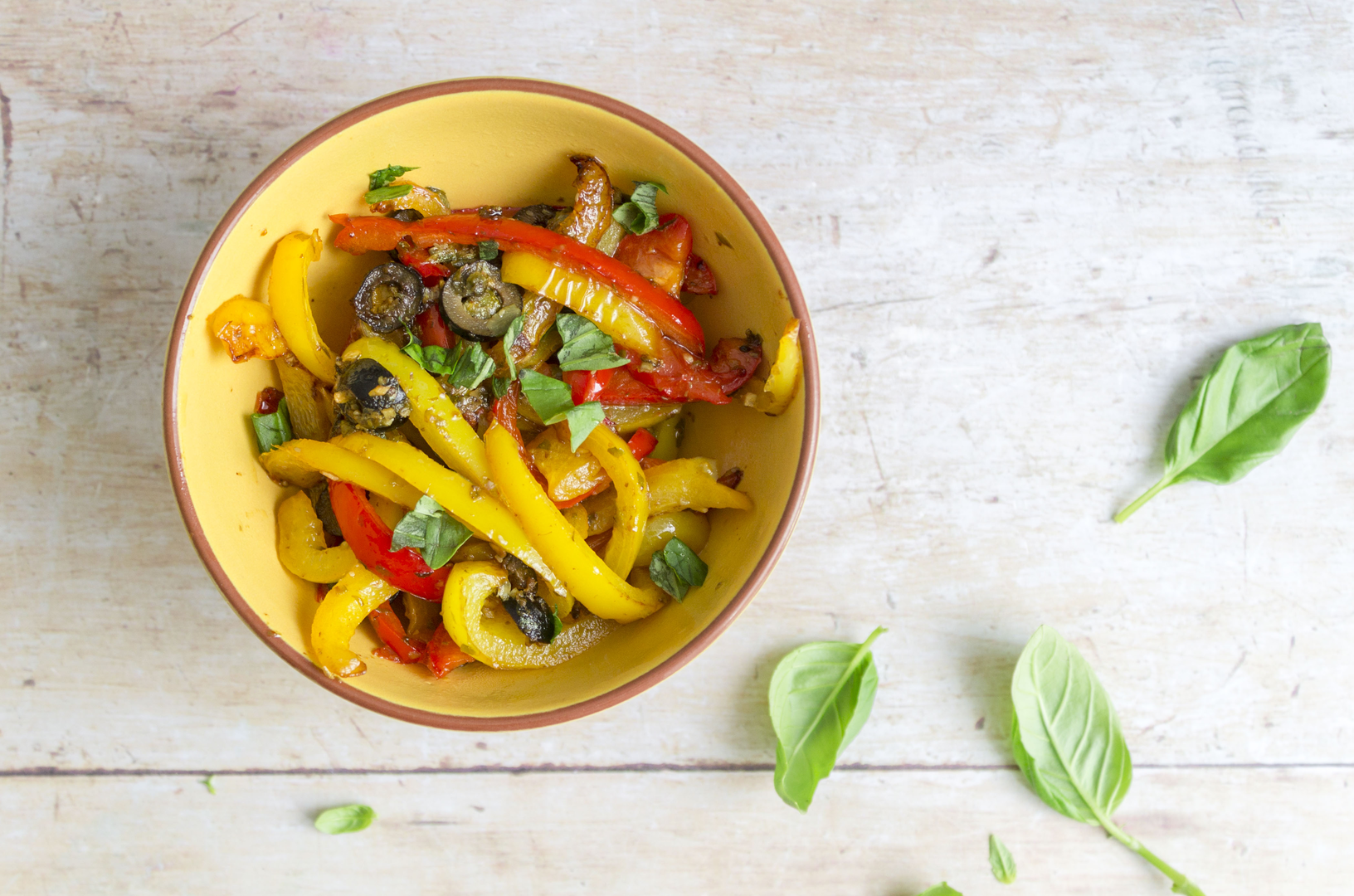 Keto Stir Fried Bell Peppers with Capers and Olives - Keto dinner recipe with 3.6g net carbs. Low carb ketogenic dinner meal.