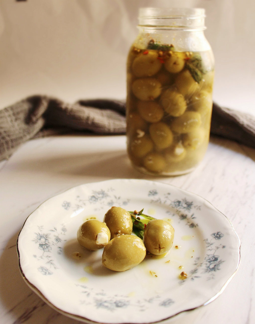 Keto Feta Stuffed Olives - Keto dinner recipe with 0.8g net carbs. Low carb ketogenic dinner meal.