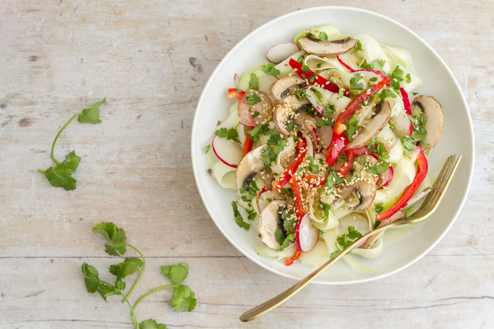 Keto Zucchini Noodle Salad - Keto dinner recipe with 4.3g net carbs. Low carb ketogenic dinner meal.