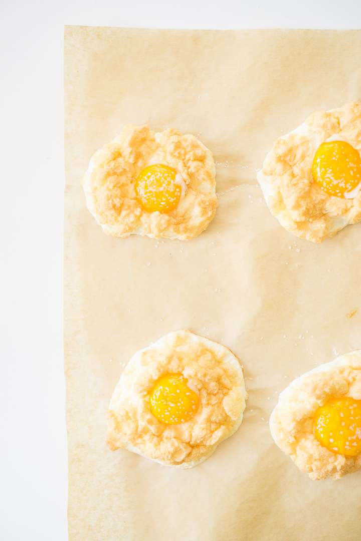 Keto Cloud Eggs - Keto breakfast recipe with 0.7g net carbs. Low carb ketogenic morning meal.