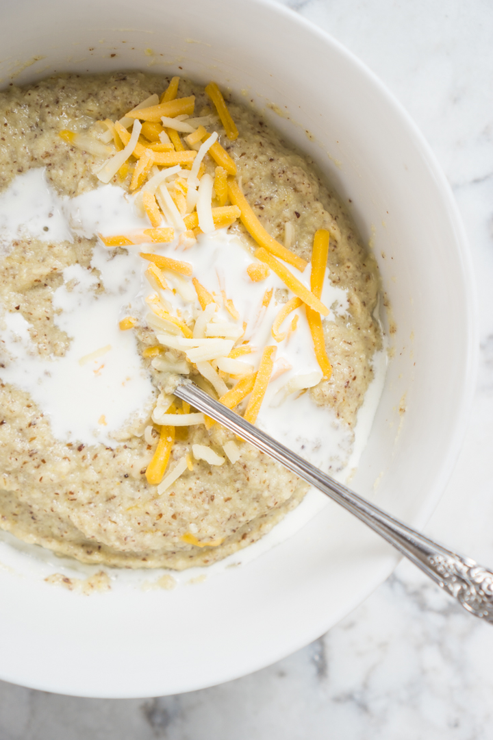 Keto Cheesy Grits - Keto dinner recipe with 5.1g net carbs. Low carb ketogenic dinner meal.