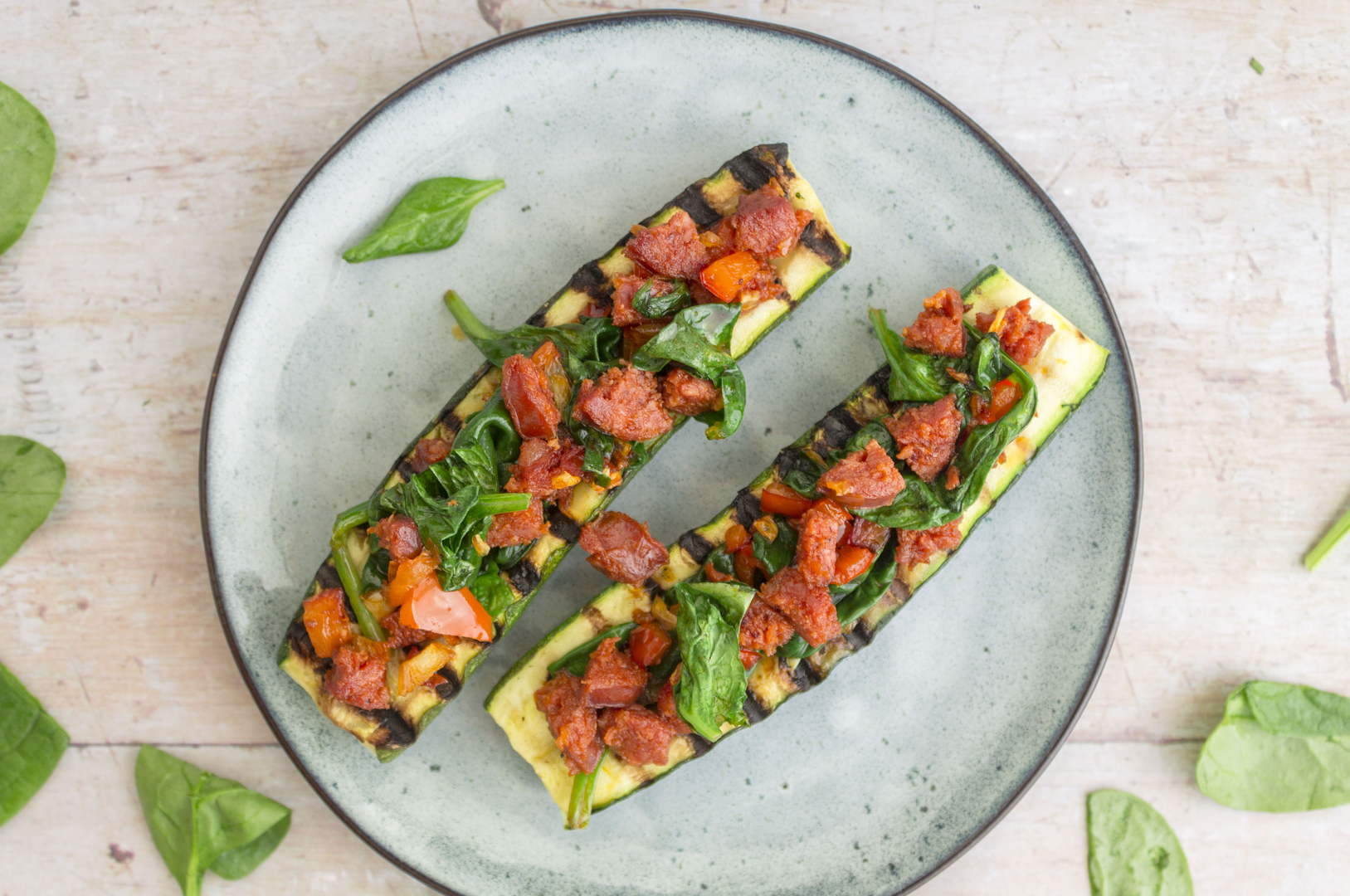 Keto Chorizo, Spinach and Bell Pepper Zucchini Boats - Keto dinner recipe with 3.6g net carbs. Low carb ketogenic dinner meal.