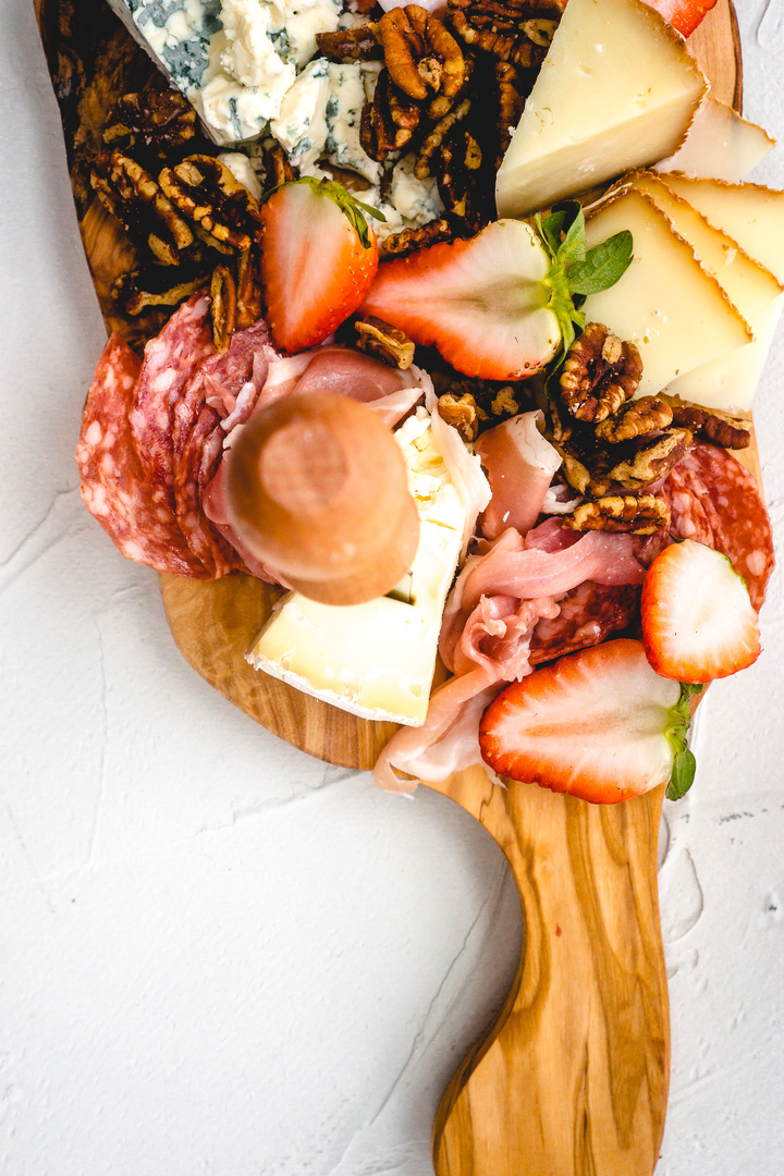 Keto Meat + Cheese Board - Keto dinner recipe with 2.1g net carbs. Low carb ketogenic dinner meal.