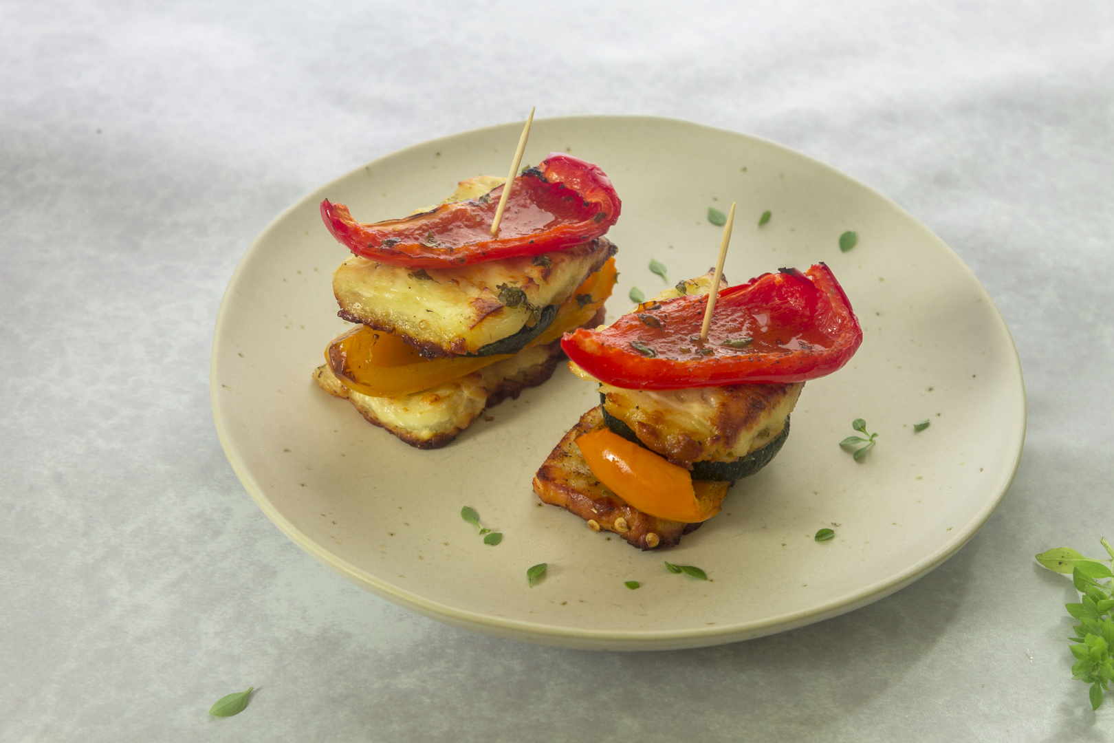 Keto Halloumi Snack Stack - Keto dinner recipe with 5.3g net carbs. Low carb ketogenic dinner meal.